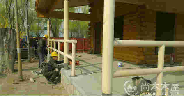 北京动物园景区木屋